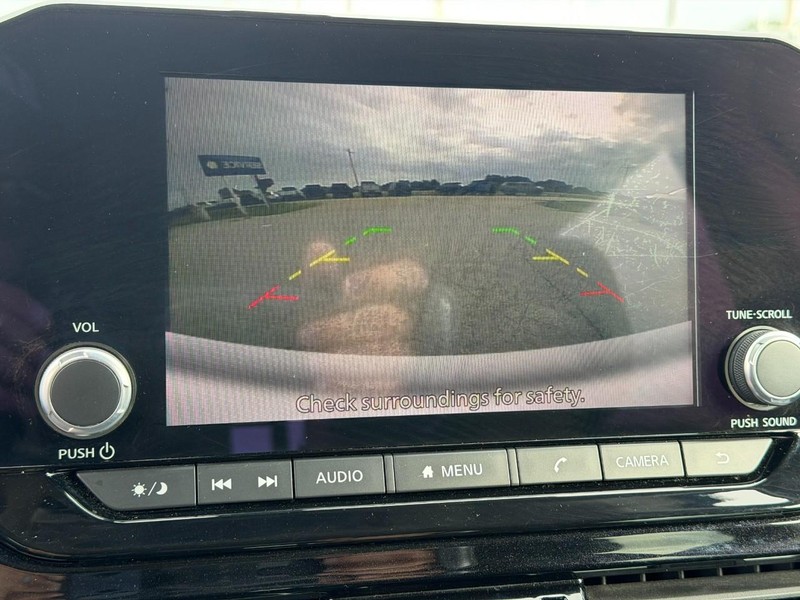 Nissan Pathfinder Vehicle Full-screen Gallery Image 22