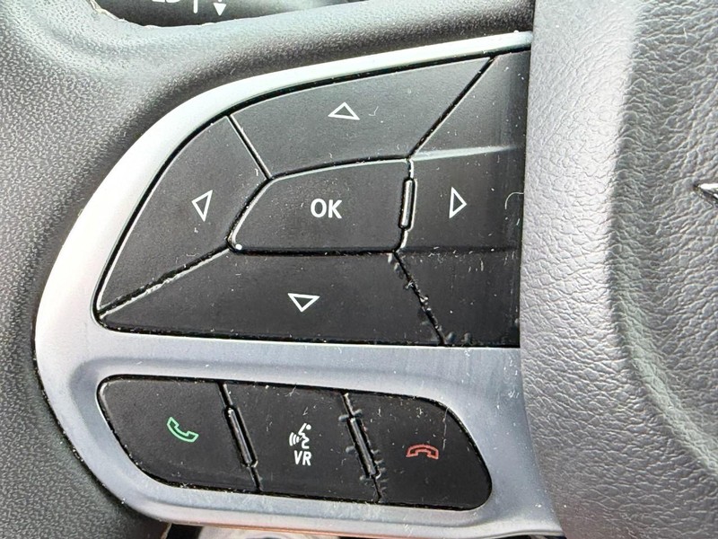 Chrysler Pacifica Vehicle Full-screen Gallery Image 20