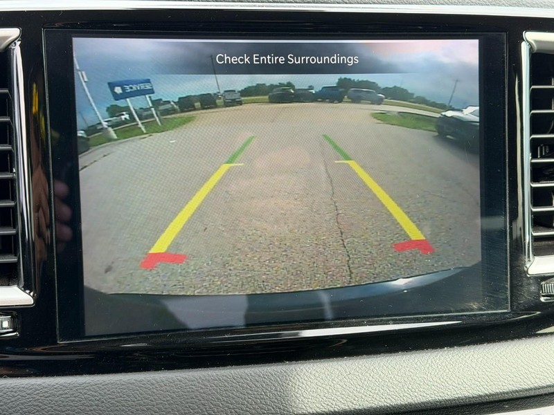 Chrysler Pacifica Vehicle Full-screen Gallery Image 23