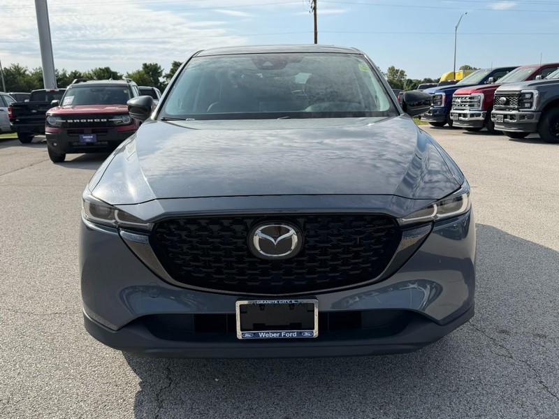 Mazda CX-5 Vehicle Full-screen Gallery Image 9