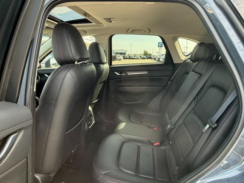 Mazda CX-5 Vehicle Full-screen Gallery Image 10
