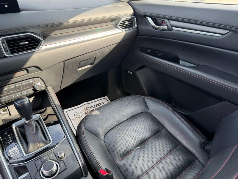 Mazda CX-5 Vehicle Full-screen Gallery Image 16