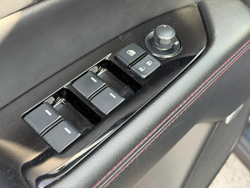 Mazda CX-5 Vehicle Full-screen Gallery Image 17