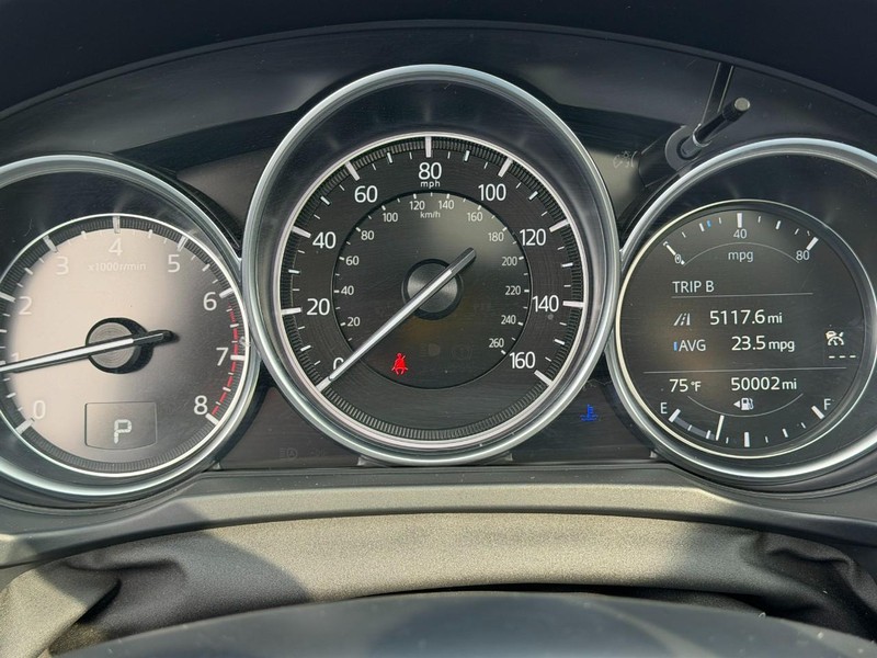 Mazda CX-5 Vehicle Full-screen Gallery Image 21