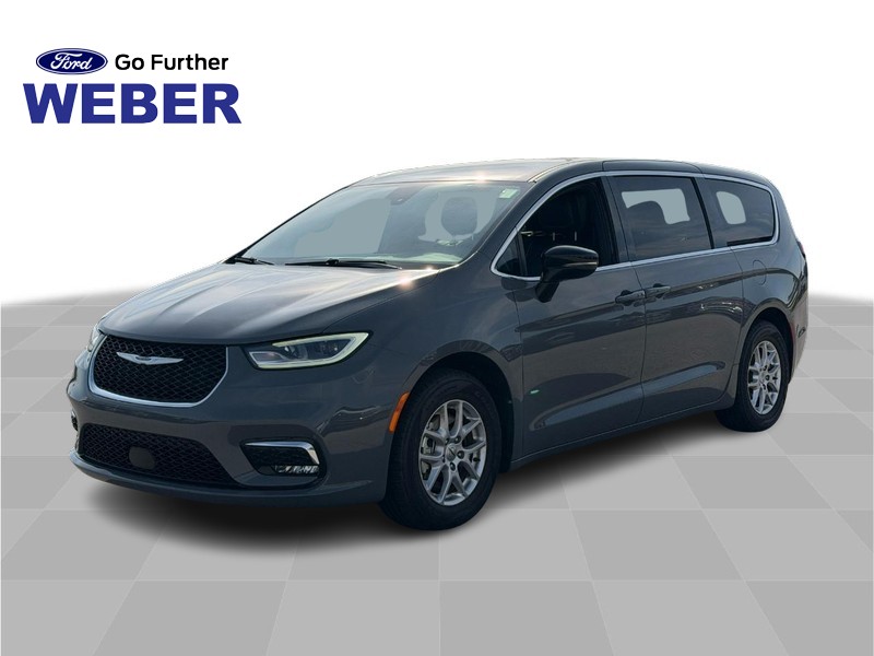 Chrysler Pacifica Vehicle Full-screen Gallery Image 01