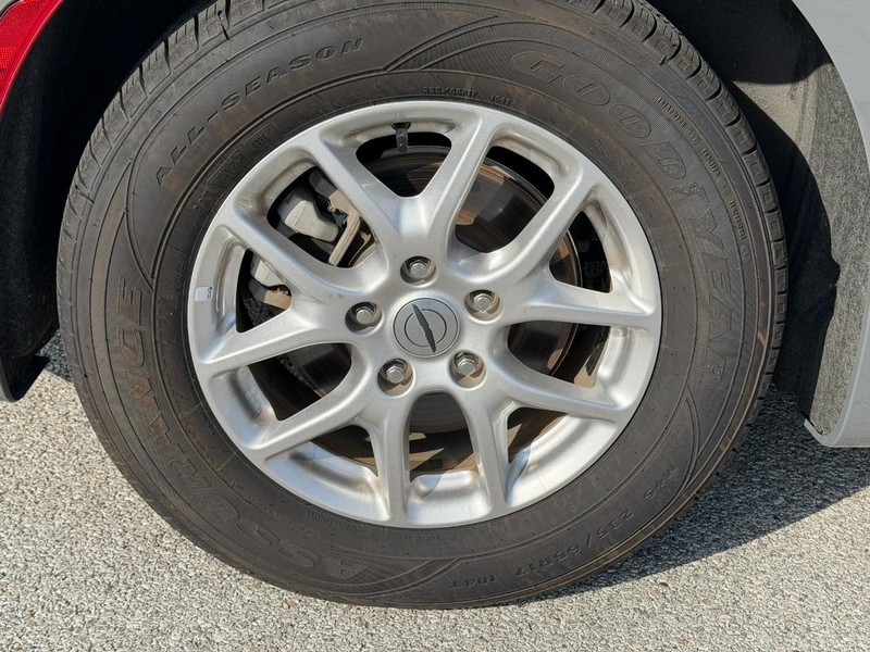 Chrysler Pacifica Vehicle Full-screen Gallery Image 06