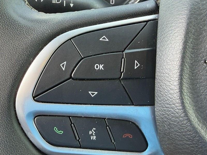 Chrysler Pacifica Vehicle Full-screen Gallery Image 20