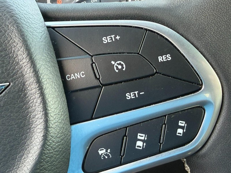 Chrysler Pacifica Vehicle Full-screen Gallery Image 21