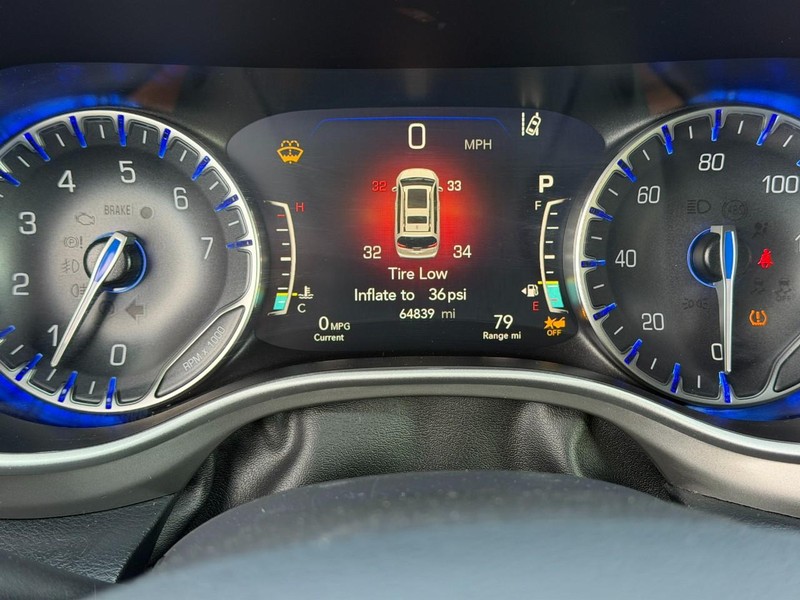 Chrysler Pacifica Vehicle Full-screen Gallery Image 22