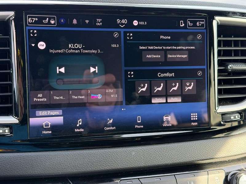 Chrysler Pacifica Vehicle Full-screen Gallery Image 23