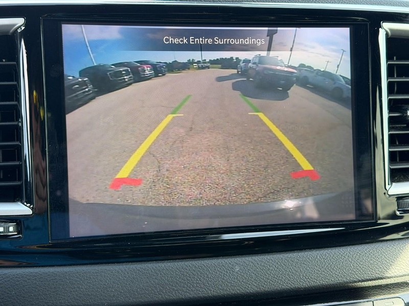 Chrysler Pacifica Vehicle Full-screen Gallery Image 24