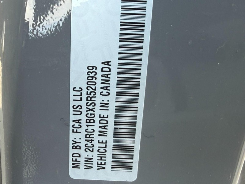 Chrysler Pacifica Vehicle Full-screen Gallery Image 25