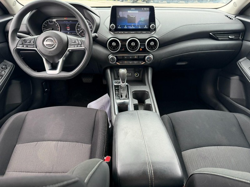 Nissan Sentra Vehicle Full-screen Gallery Image 10