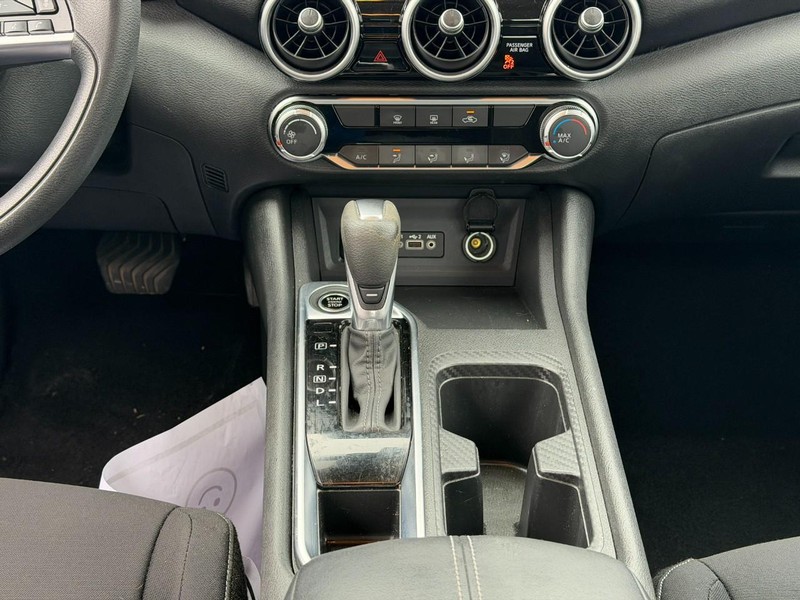 Nissan Sentra Vehicle Full-screen Gallery Image 13