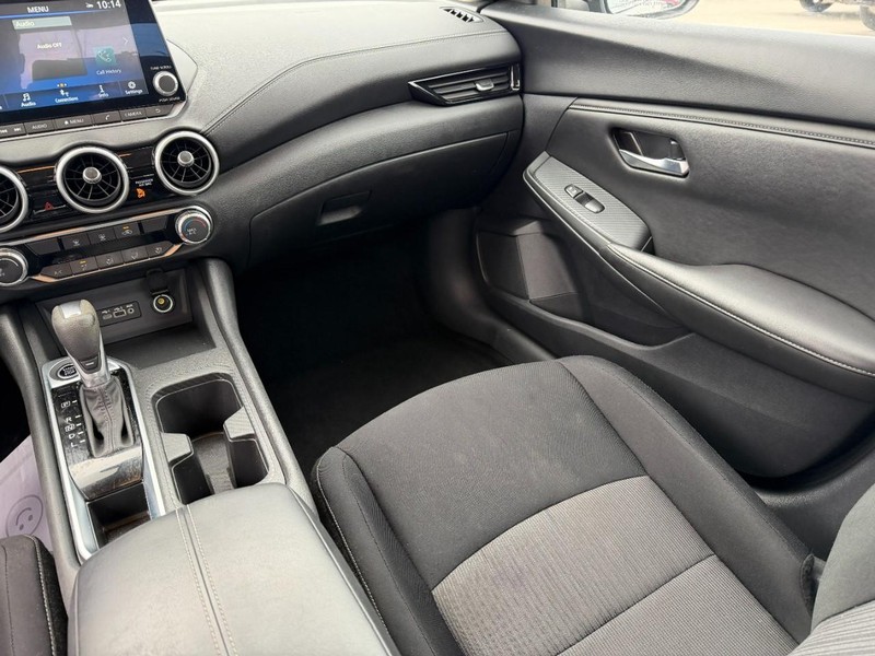 Nissan Sentra Vehicle Full-screen Gallery Image 14