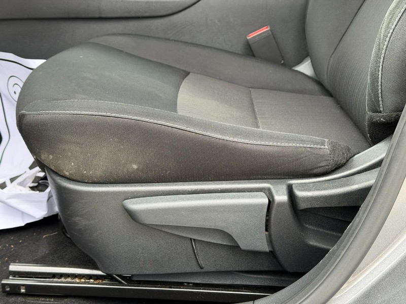 Nissan Sentra Vehicle Full-screen Gallery Image 16