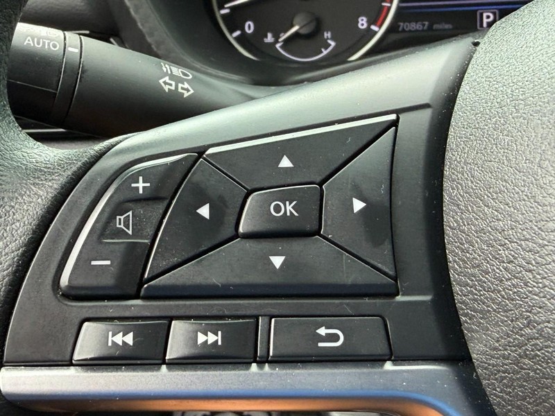 Nissan Sentra Vehicle Full-screen Gallery Image 17
