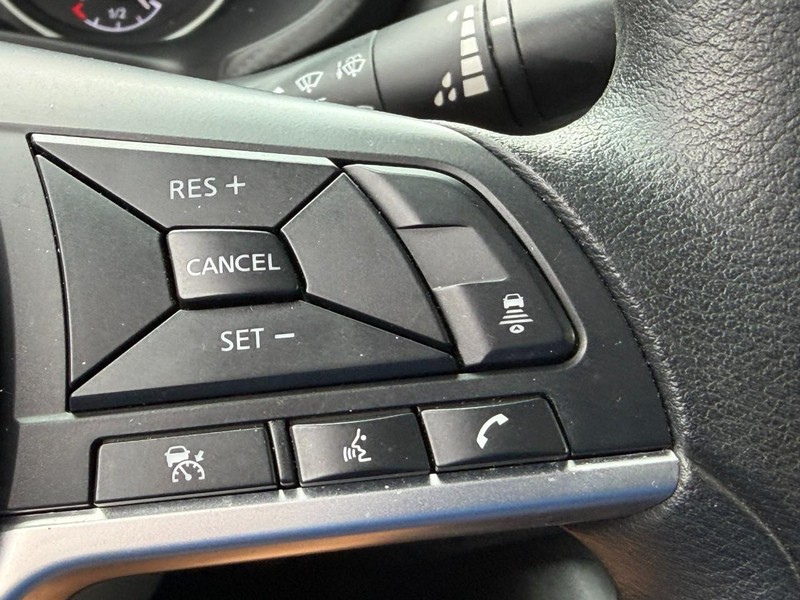 Nissan Sentra Vehicle Full-screen Gallery Image 18