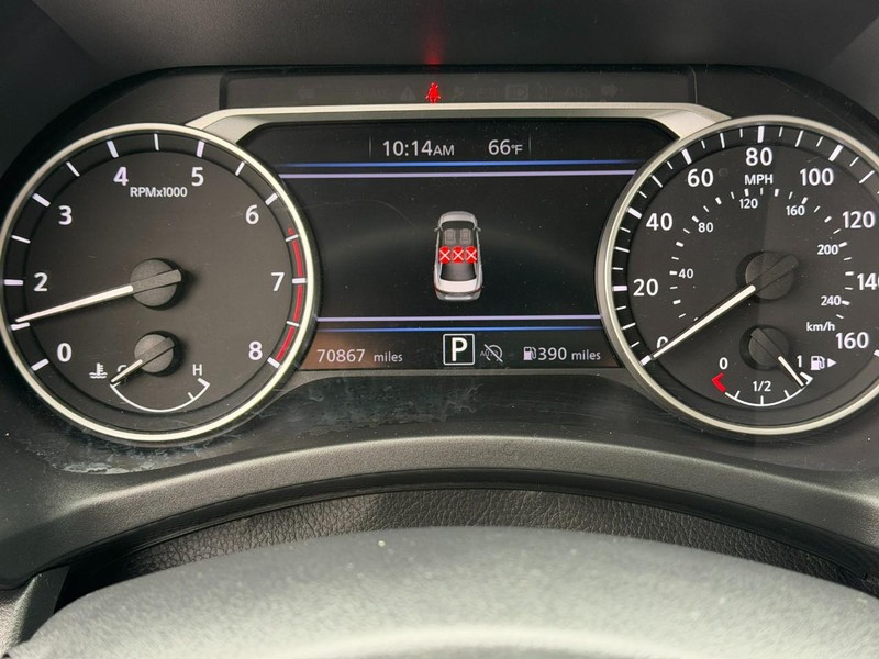 Nissan Sentra Vehicle Full-screen Gallery Image 19