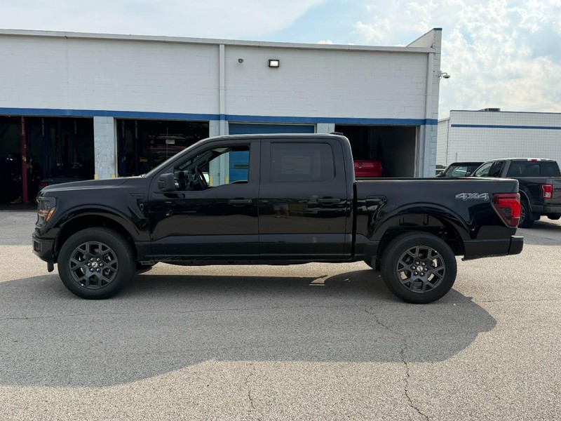 Ford F-150 Vehicle Full-screen Gallery Image 2