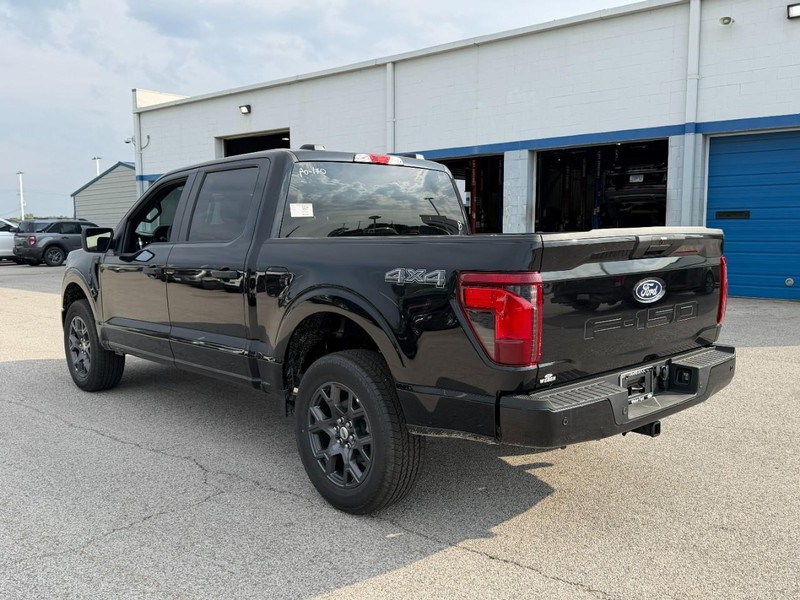 Ford F-150 Vehicle Full-screen Gallery Image 3