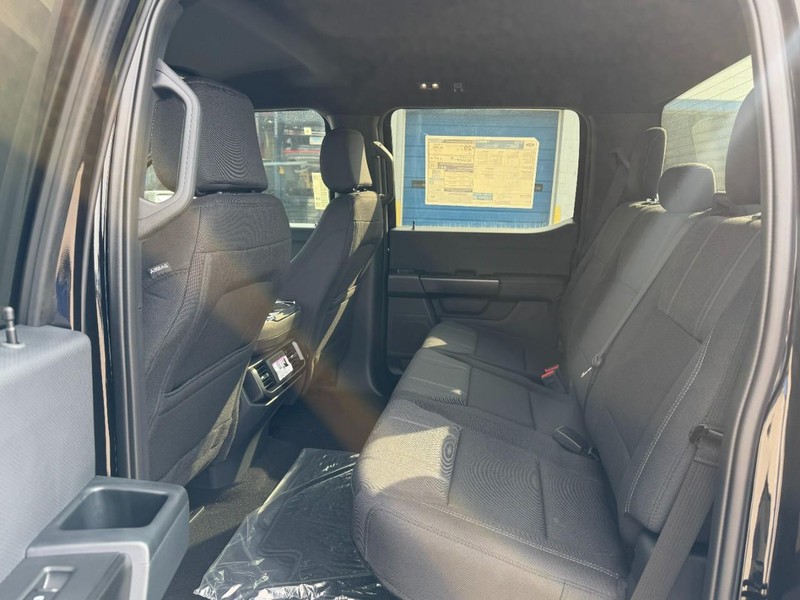 Ford F-150 Vehicle Full-screen Gallery Image 4