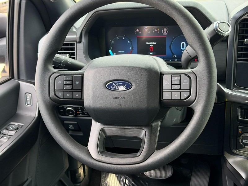 Ford F-150 Vehicle Full-screen Gallery Image 6