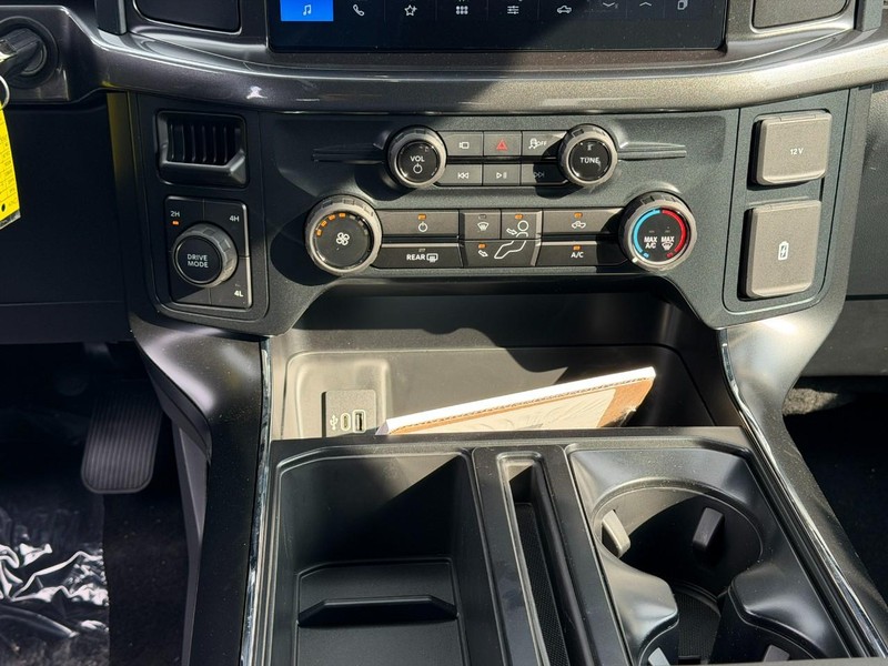Ford F-150 Vehicle Full-screen Gallery Image 8