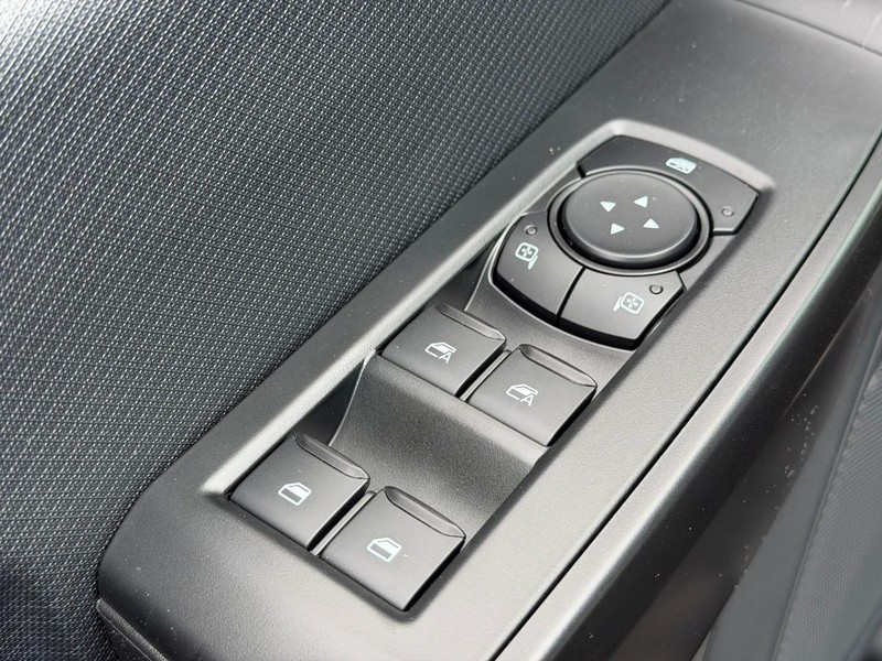 Ford F-150 Vehicle Full-screen Gallery Image 9