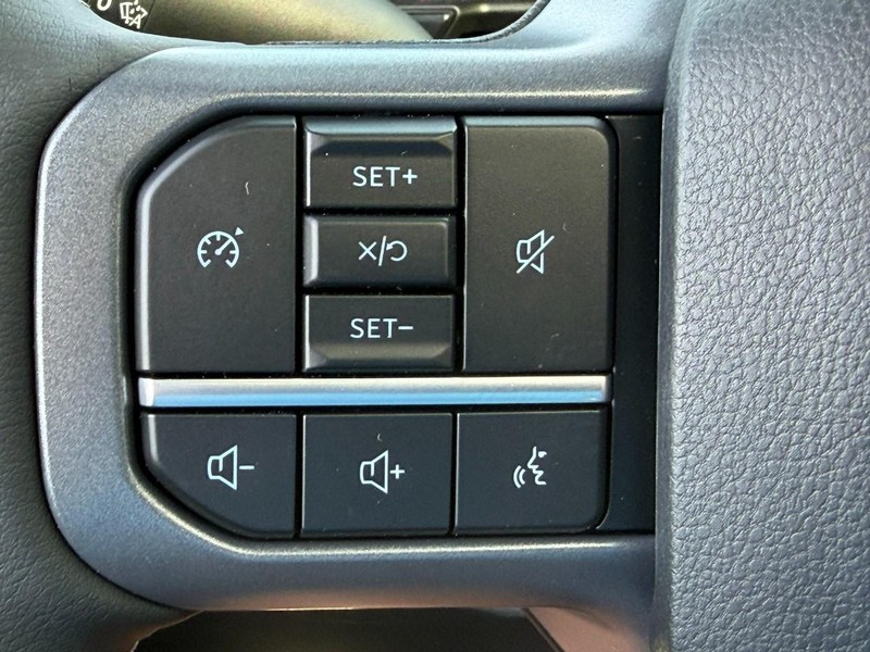 Ford Super Duty F-250 SRW Vehicle Full-screen Gallery Image 13