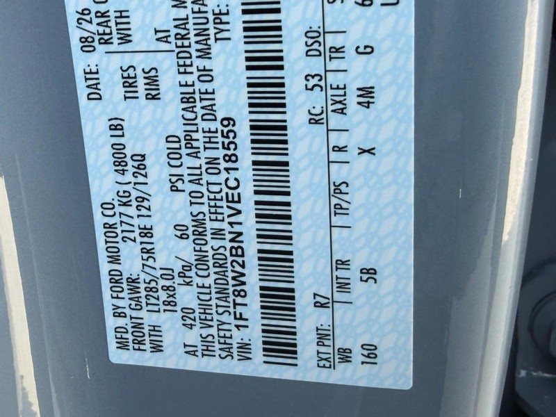 Ford Super Duty F-250 SRW Vehicle Full-screen Gallery Image 18