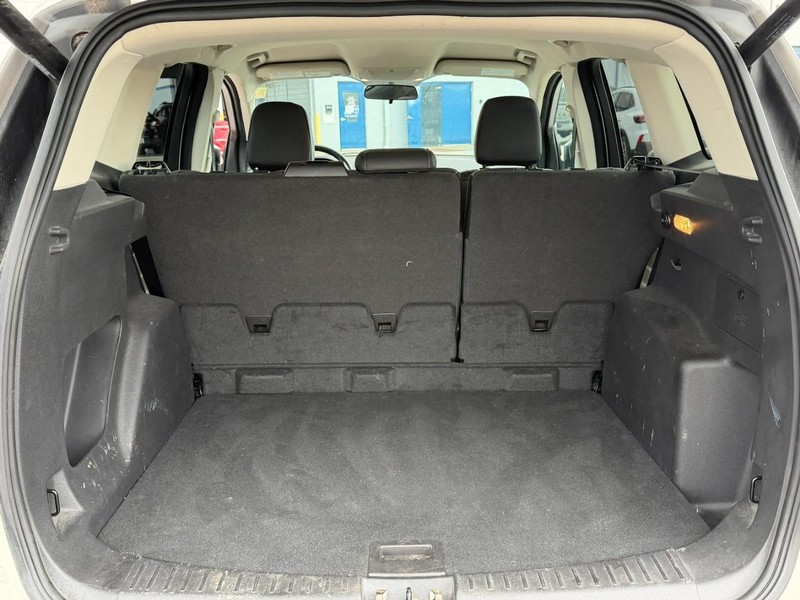 Ford Escape Vehicle Full-screen Gallery Image 5