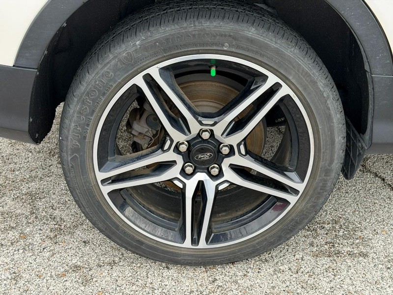 Ford Escape Vehicle Full-screen Gallery Image 6