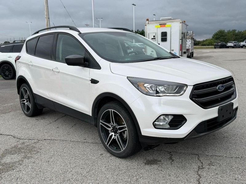 Ford Escape Vehicle Full-screen Gallery Image 8