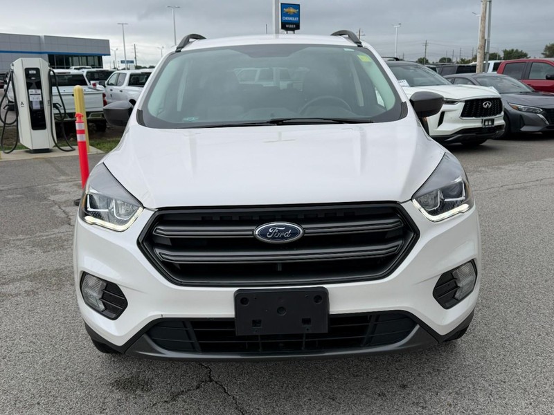 Ford Escape Vehicle Full-screen Gallery Image 9