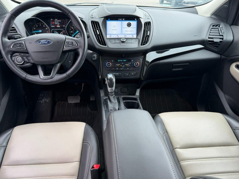 Ford Escape Vehicle Full-screen Gallery Image 11