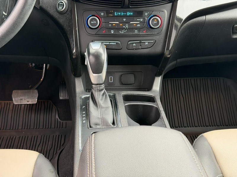 Ford Escape Vehicle Full-screen Gallery Image 14