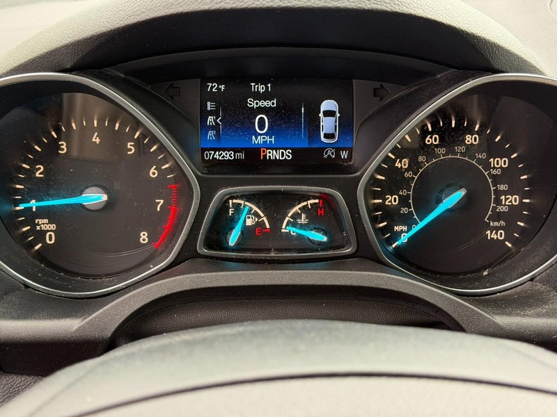 Ford Escape Vehicle Full-screen Gallery Image 20