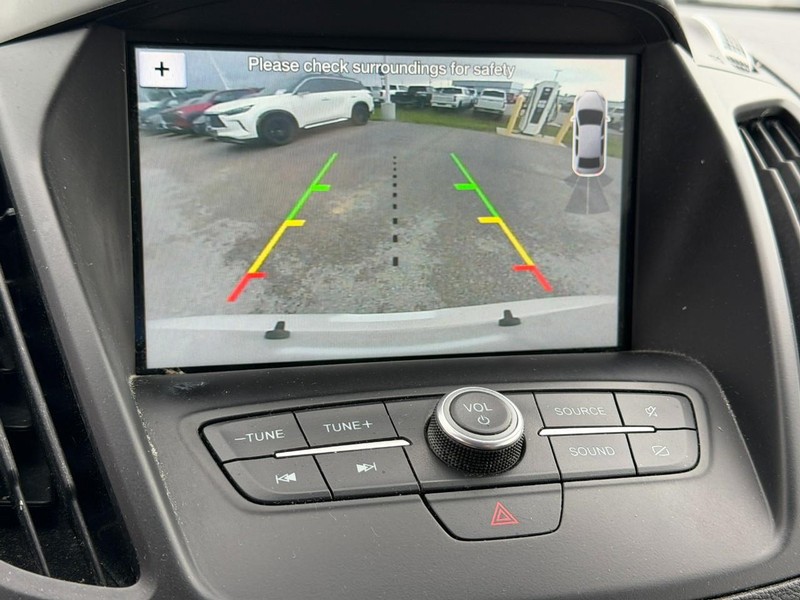 Ford Escape Vehicle Full-screen Gallery Image 21
