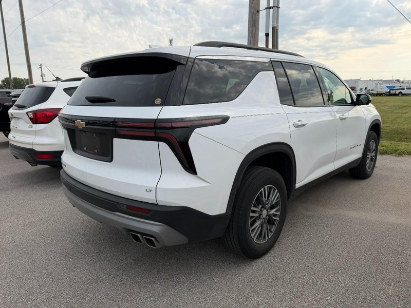 Chevrolet Traverse Vehicle Full-screen Gallery Image 03