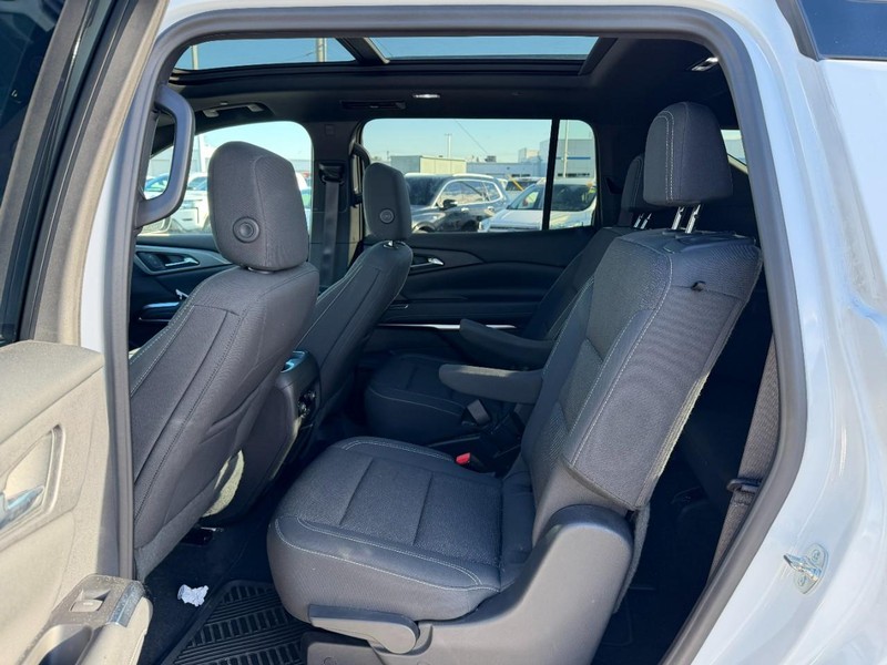 Chevrolet Traverse Vehicle Full-screen Gallery Image 10