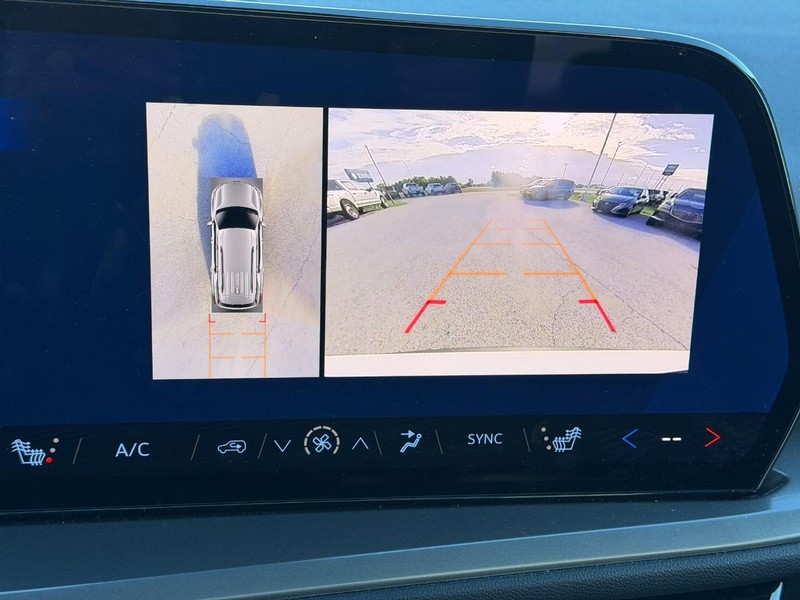 Chevrolet Traverse Vehicle Full-screen Gallery Image 22