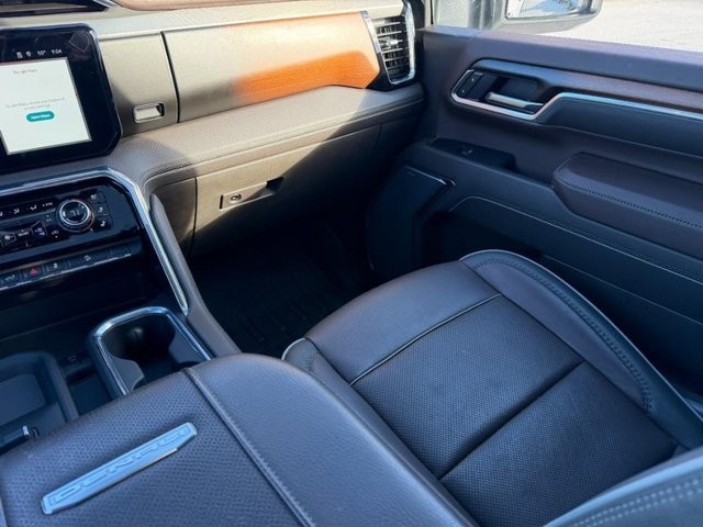 GMC Sierra 2500HD Vehicle Full-screen Gallery Image 15