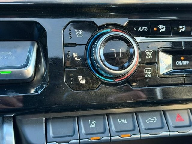GMC Sierra 2500HD Vehicle Full-screen Gallery Image 22