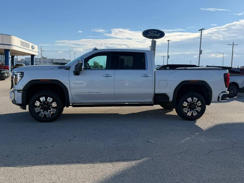 GMC Sierra 2500HD Vehicle Full-screen Gallery Image 2