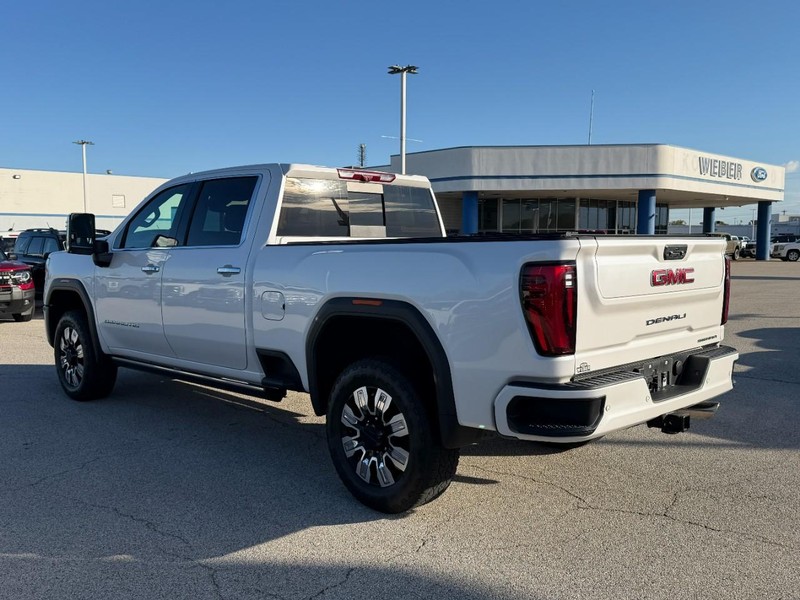 GMC Sierra 2500HD Vehicle Full-screen Gallery Image 3