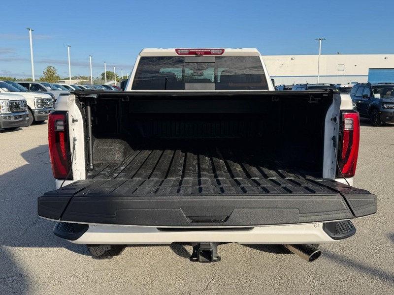GMC Sierra 2500HD Vehicle Full-screen Gallery Image 5
