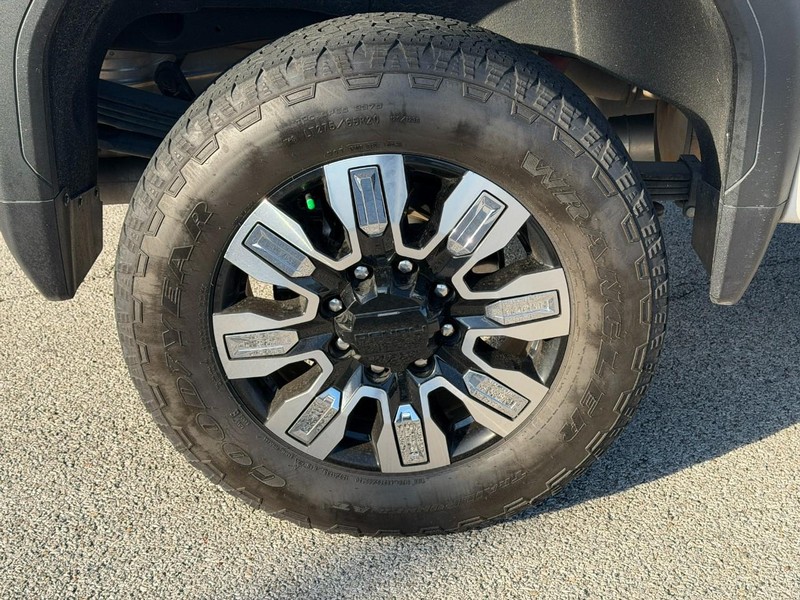 GMC Sierra 2500HD Vehicle Full-screen Gallery Image 7