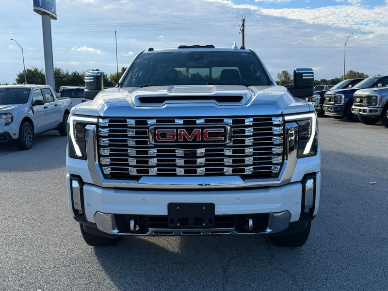 GMC Sierra 2500HD Vehicle Full-screen Gallery Image 9