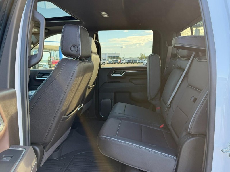 GMC Sierra 2500HD Vehicle Full-screen Gallery Image 10